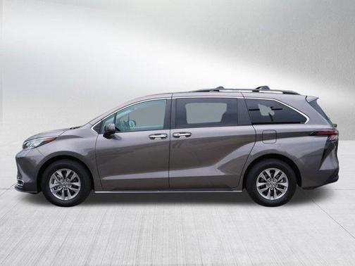 2023 Toyota Sienna XLE 8 Passenger