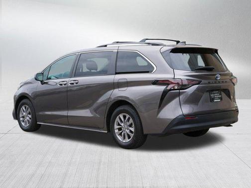 2023 Toyota Sienna XLE 8 Passenger