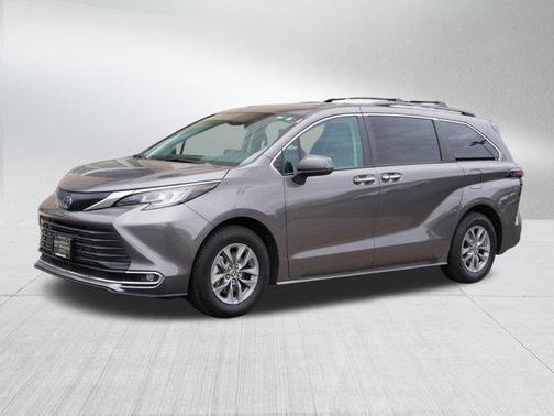 2023 Toyota Sienna XLE 8 Passenger