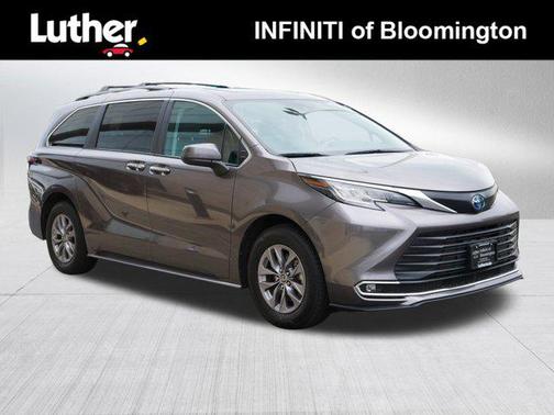 2023 Toyota Sienna XLE 8 Passenger