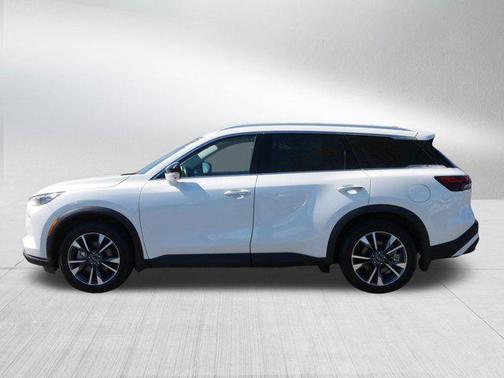 Majestic White 2023 INFINITI QX60 Luxe