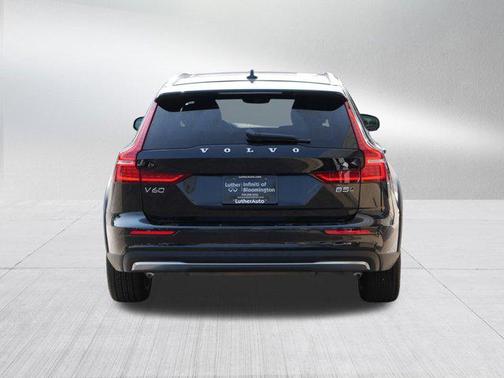 2024 Volvo V60 Cross Country B5 Plus