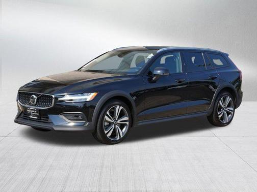 2024 Volvo V60 Cross Country B5 Plus
