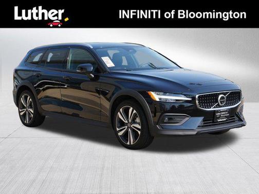 2024 Volvo V60 Cross Country B5 Plus