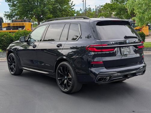 Carbon Black Metallic 2024 BMW X7 M60i