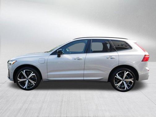 2022 Volvo XC60 Recharge Plug-In Hybrid T8 R-Design