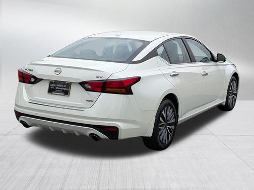 Pearl White Tricoat 2023 Nissan Altima 2.5 SV