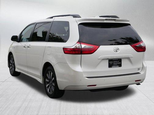 2020 Toyota Sienna XLE Premium