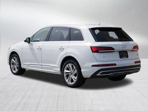 2023 Audi Q7 55 Premium Plus