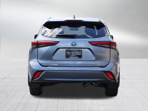 2022 Toyota Highlander Hybrid Limited
