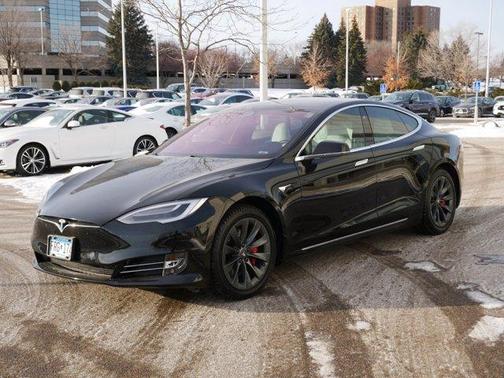 Photo 3 of 30 of 2019 Tesla Model S Performance