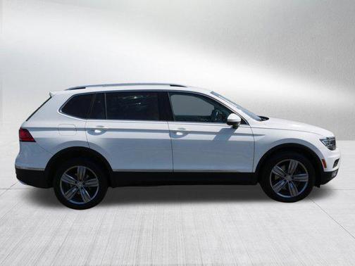 White 2018 Volkswagen Tiguan 2.0T SEL