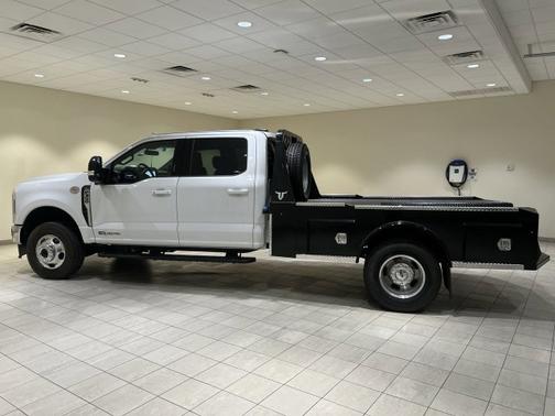 Oxford White 2026 Ford F-350 Lariat