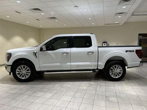 Oxford White 2024 Ford F-150 Lariat