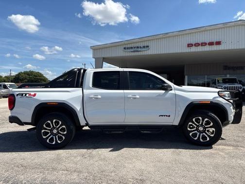 Summit White 2024 GMC Canyon AT4