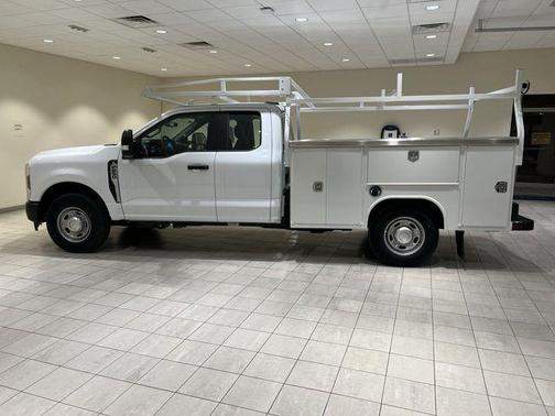 Oxford White 2026 Ford F-250 XL