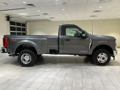 Carbonized Gray Metallic 2026 Ford F-350