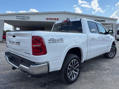 Ivory White Tri-Coat Pearlcoat 2026 RAM 1500 Limited