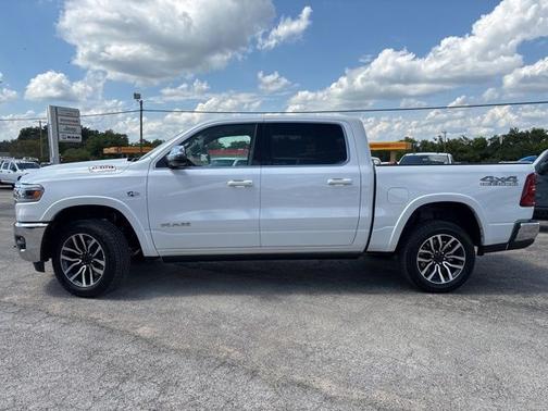 Ivory White Tri-Coat Pearlcoat 2026 RAM 1500 Limited