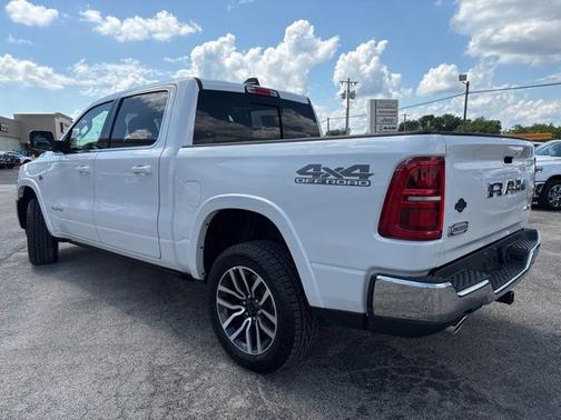 Ivory White Tri-Coat Pearlcoat 2026 RAM 1500 Limited