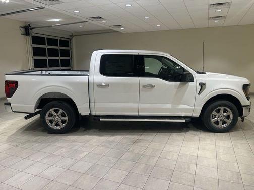 Oxford White 2025 Ford F-150 XLT