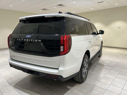 Star White 2025 Ford Expedition Active