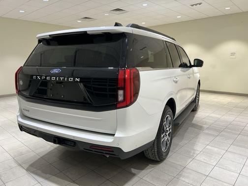 Star White Metallic Tri-Coat 2025 Ford Expedition Active