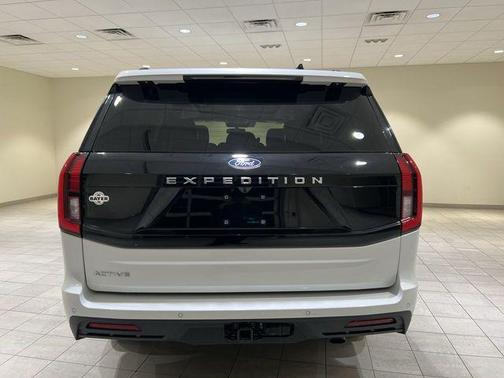 Star White 2025 Ford Expedition Active