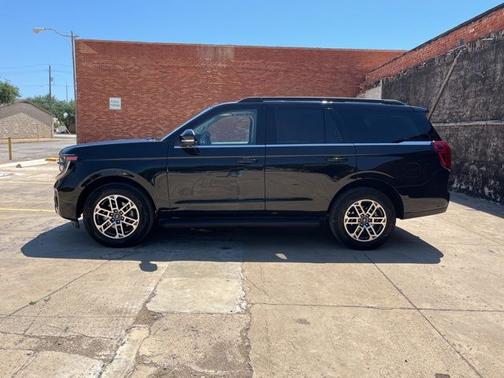 Black Metallic 2025 Ford Expedition Active