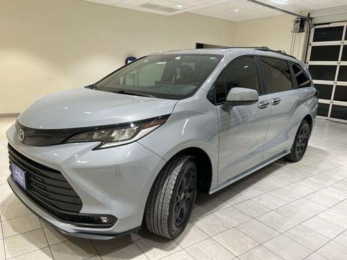 2025 Toyota Sienna Woodland Edition