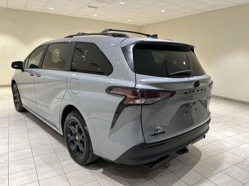 2025 Toyota Sienna Woodland Edition
