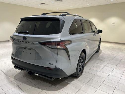 2025 Toyota Sienna Woodland Edition