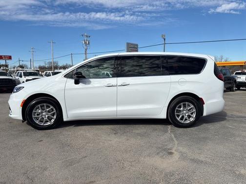 Bright White Clearcoat 2026 Chrysler Pacifica Select