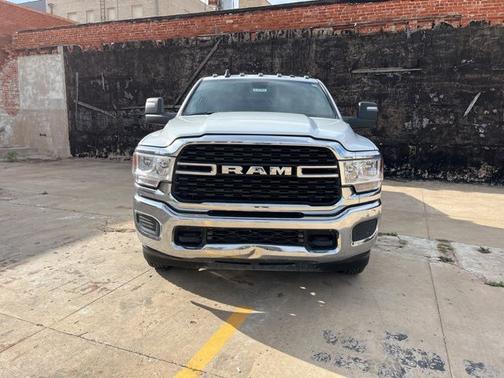 Bright White Clearcoat 2024 RAM 3500 SLT