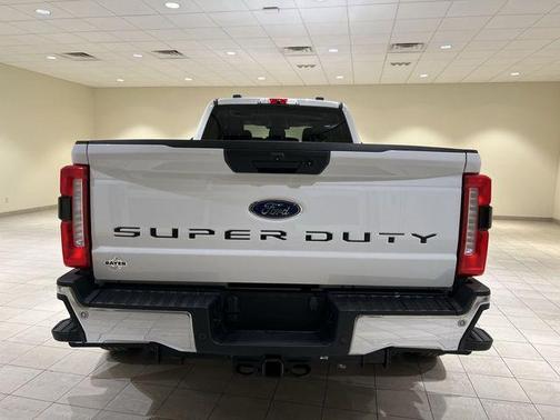 Oxford White 2025 Ford F-350 XLT