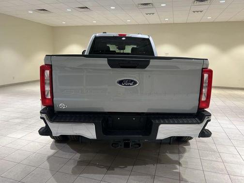 Avalanche 2026 Ford F-350 XLT