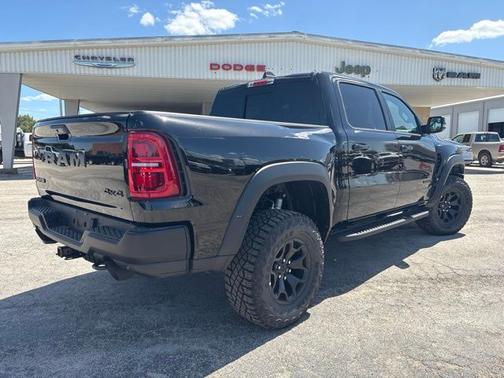 Diamond Black Crystal Pearlcoat 2026 RAM 1500 RHO