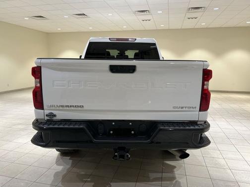 Summit White 2024 Chevrolet Silverado 2500 Custom
