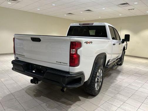 Summit White 2024 Chevrolet Silverado 2500 Custom