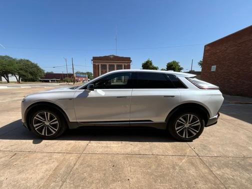 Crystal White Tricoat 2024 Cadillac LYRIQ Luxury