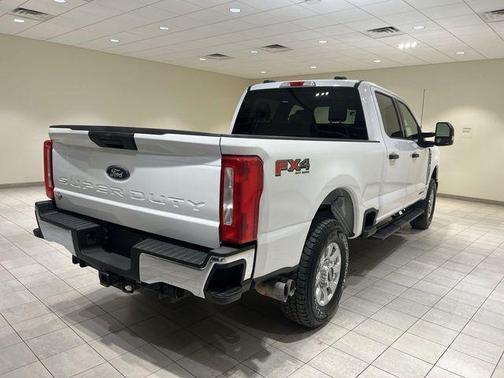 Oxford White 2024 Ford F-250 XLT