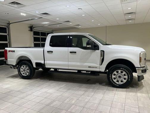 Oxford White 2024 Ford F-250 XLT