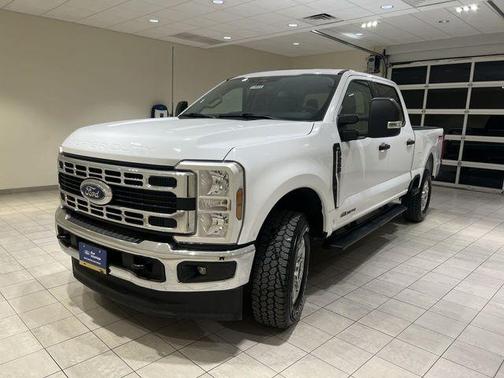 Oxford White 2024 Ford F-250 XLT