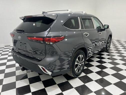 Magnetic Gray Metallic 2022 Toyota Highlander XLE