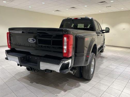Agate Black Metallic 2026 Ford F-350 XLT