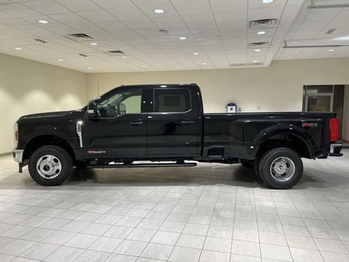 Agate Black Metallic 2026 Ford F-350 XLT