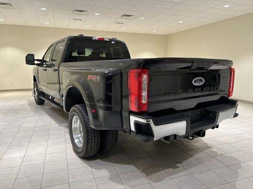 Agate Black Metallic 2026 Ford F-350 XLT