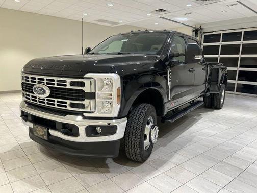 Agate Black Metallic 2026 Ford F-350 XLT