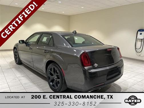 2022 Chrysler 300 Touring L