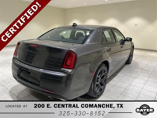 2022 Chrysler 300 Touring L